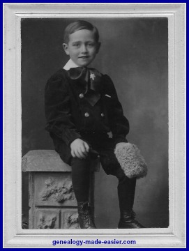 1910 Young boy portrait