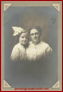 mother and daughter in early 1900s